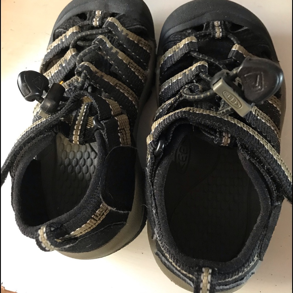 Keen toddler size 9 in great condition